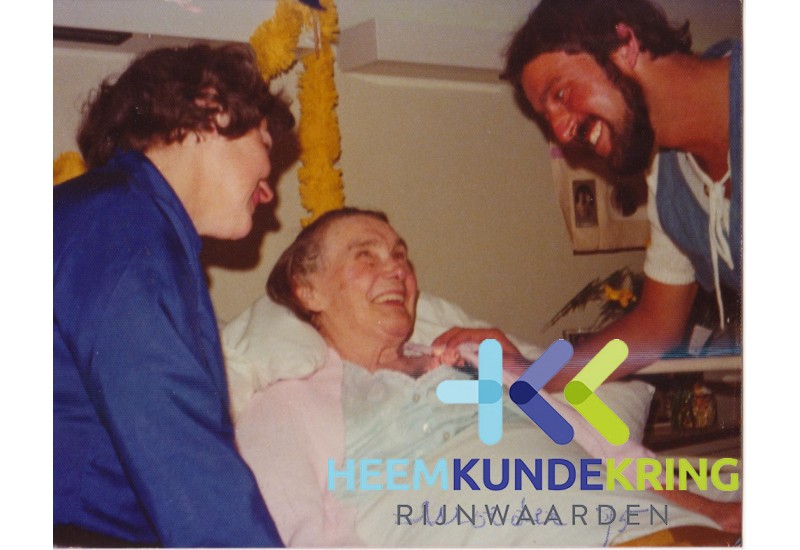 br157 Paula Bruns -vd Loo 75 jaar met Iet en Karel